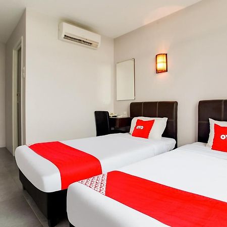 Oyo 89631 988 Hotel Джохор-Бару Экстерьер фото