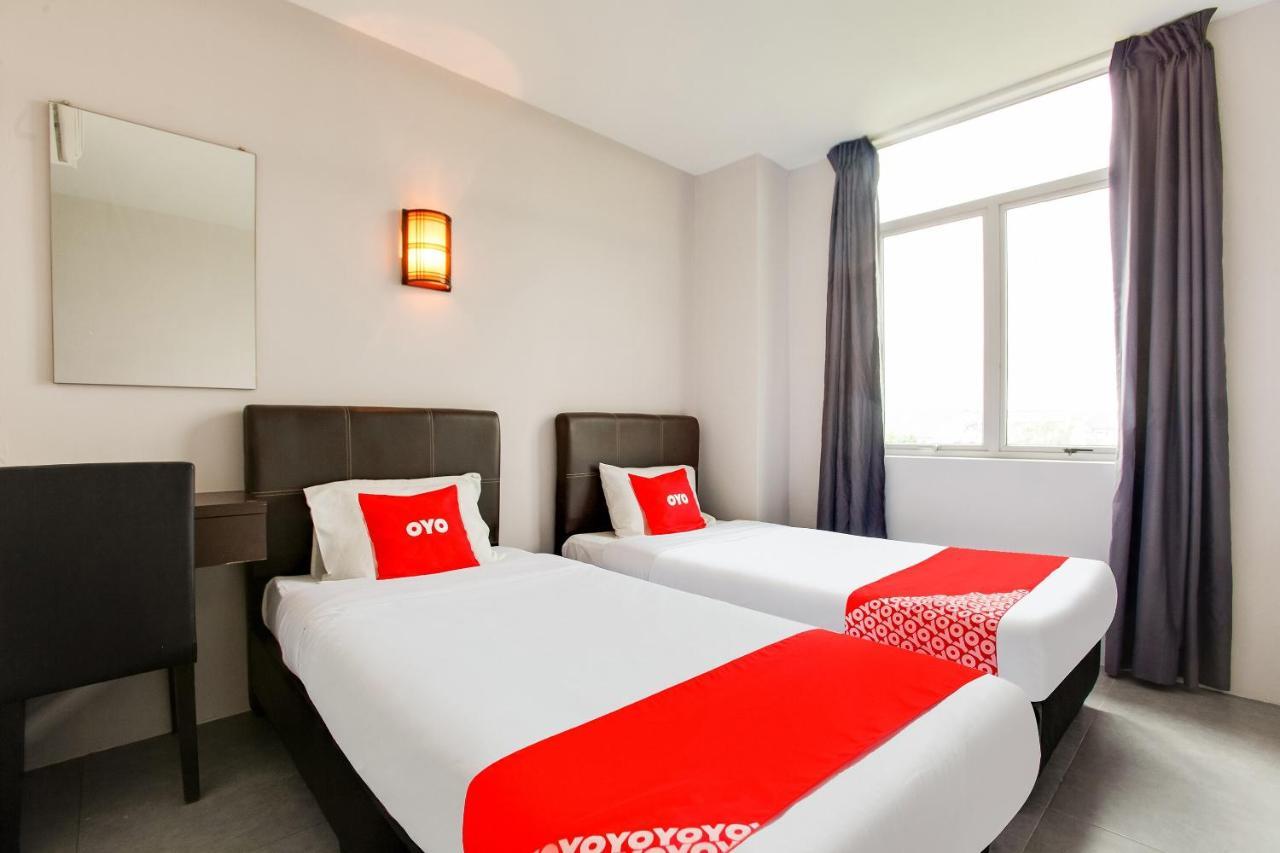 Oyo 89631 988 Hotel Джохор-Бару Экстерьер фото